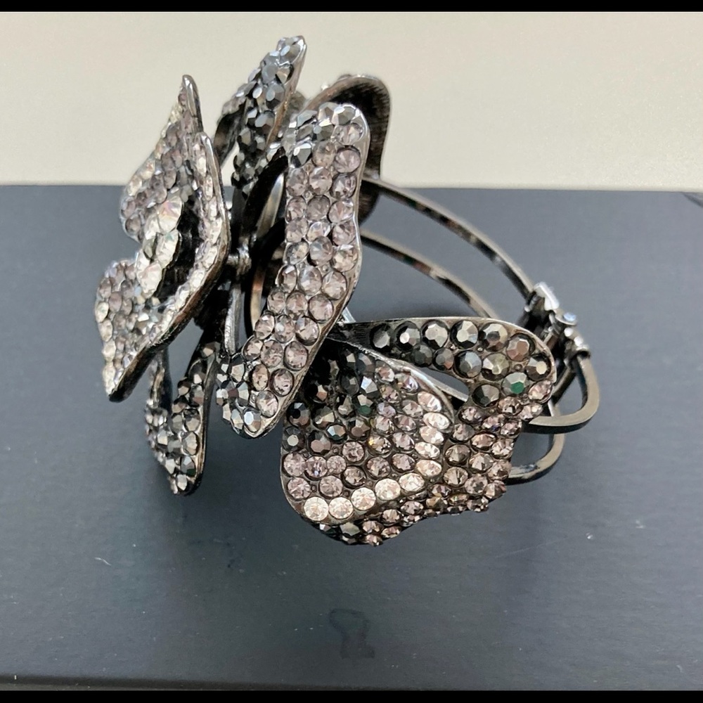 Luxury crystal cuff bracelet. - Picture 3 of 12